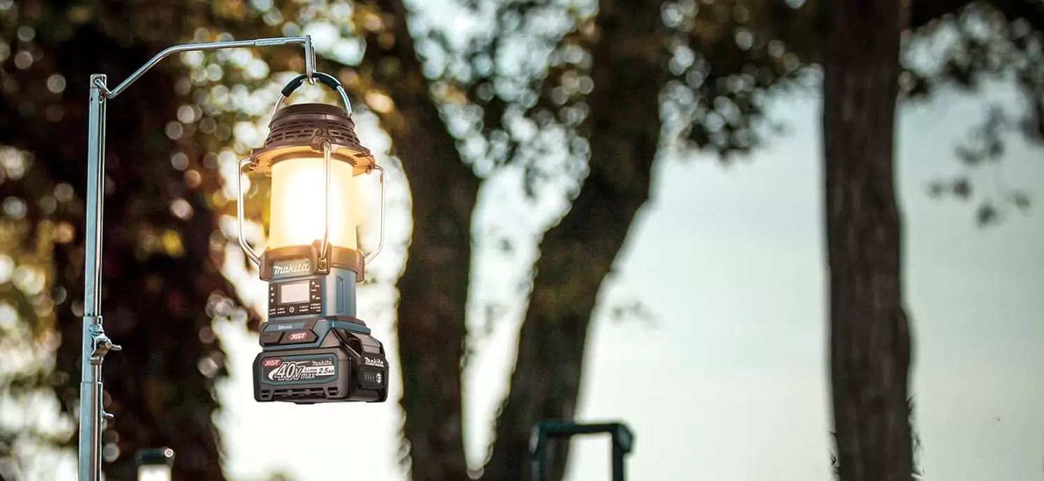Makita Akku-Radio mit Lampe